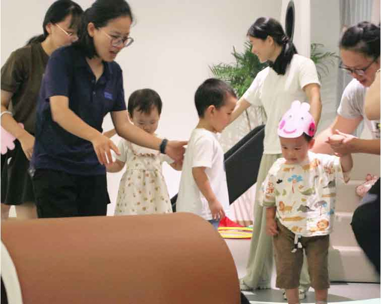 Very Welcome Little Friends Visit Yonglang Kindergarten Showroom