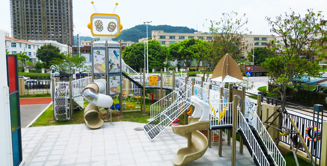 Robot-Shaped Kindergarten Playground