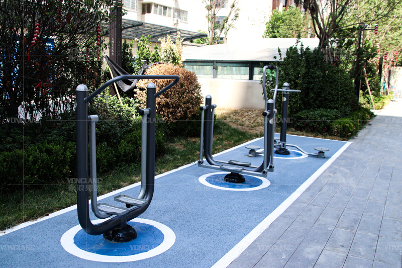 Yonglang's Outdoor Playground: Stylish Adventure Hub